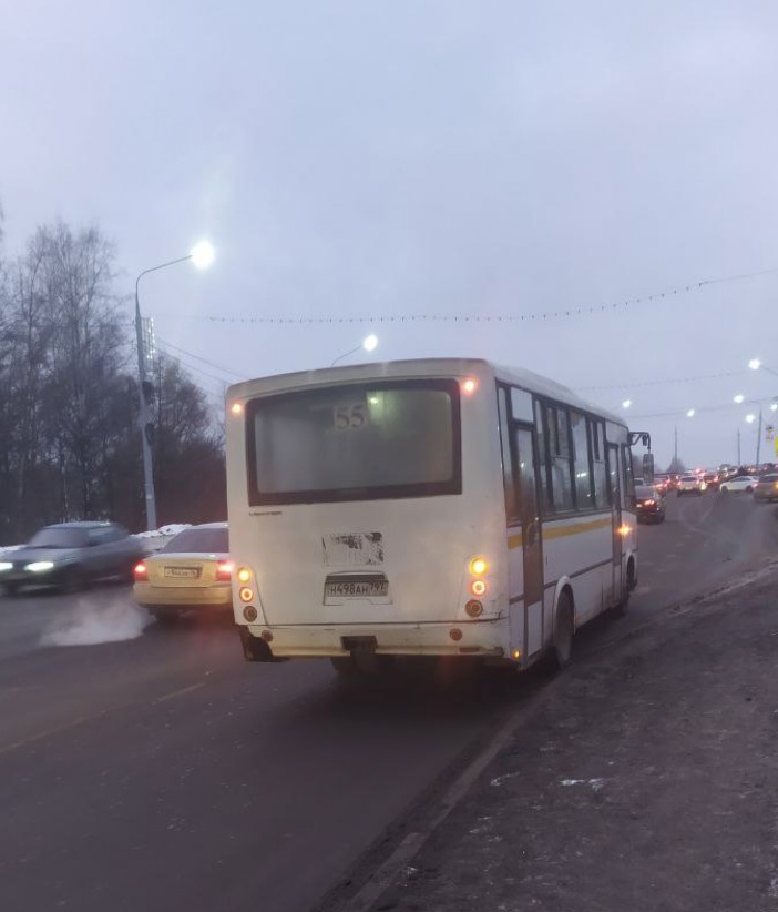 Из-за двух аварий на Октябрьском мосту в Ярославле образовалась большая пробка
