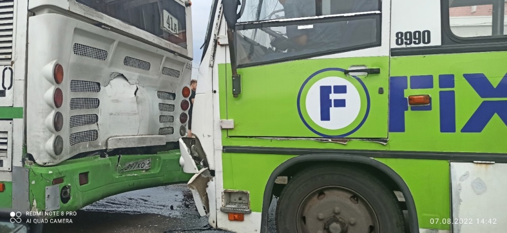 В Ярославле при столкновении автобусов пострадали пассажиры