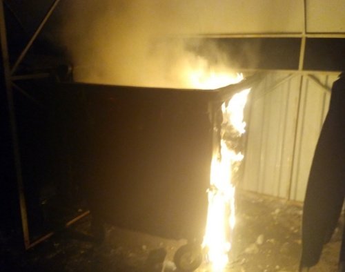 За два дня в Ярославле сгорело семь мусорных баков «Хартии»