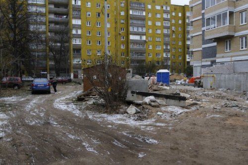 Жители и руководство Ярославля обсудили благоустройство двора на улице Советской 