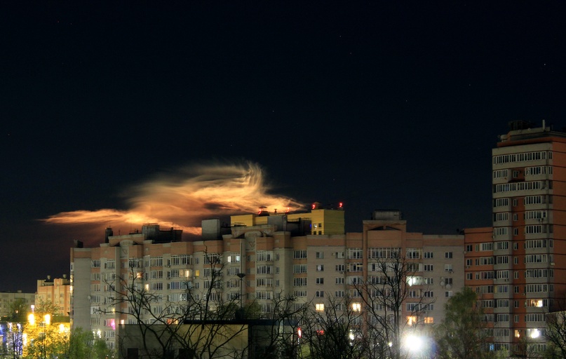 Ярославцев напугало странное свечение в ночном небе