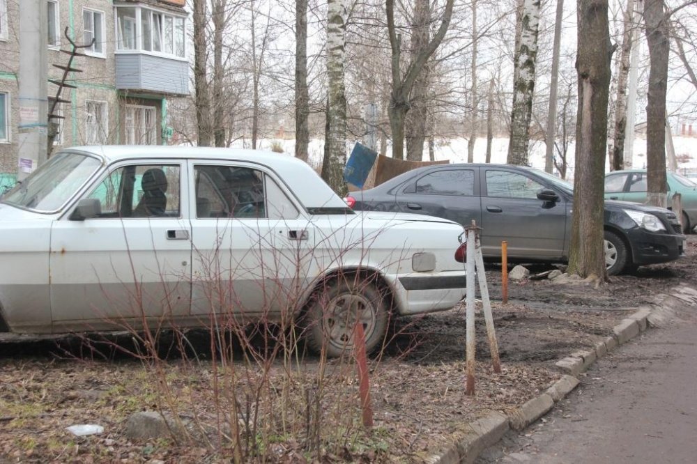 В закон Ярославской области вернут пункт о штрафах за парковку на газоне