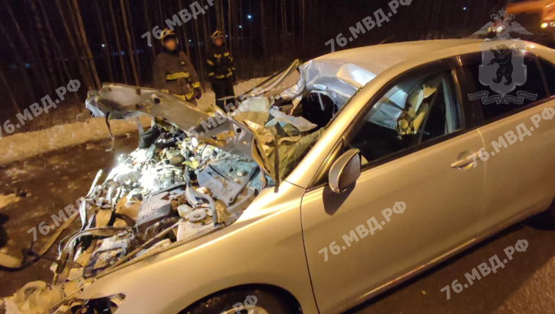 В Ярославле в ДТП с грузовиком погиб водитель легковушки