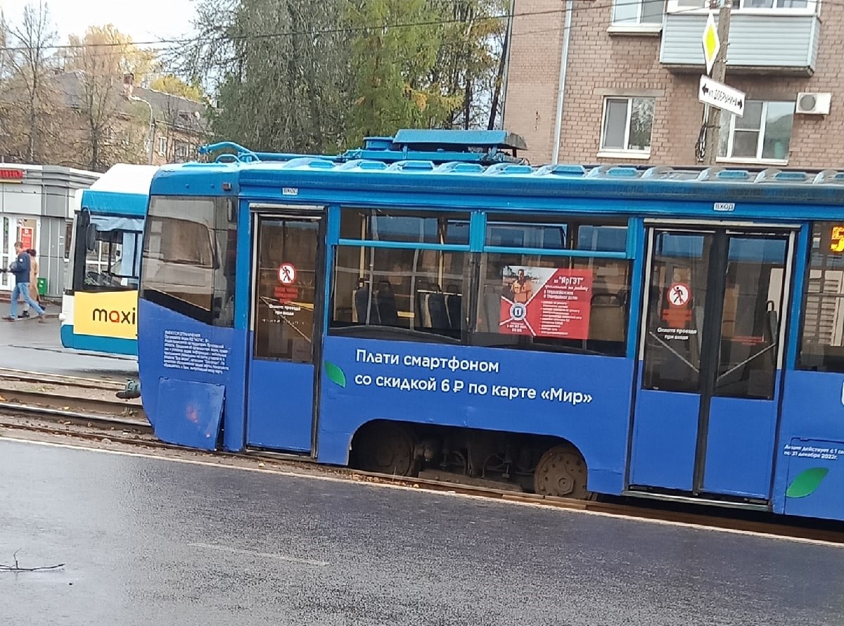 В Ярославле на Пятерке трамвай сошел с рельсов