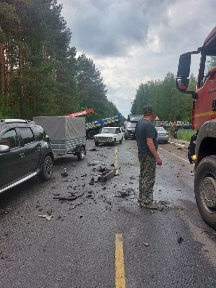 Под Ярославлем столкнулись четыре автомобиля