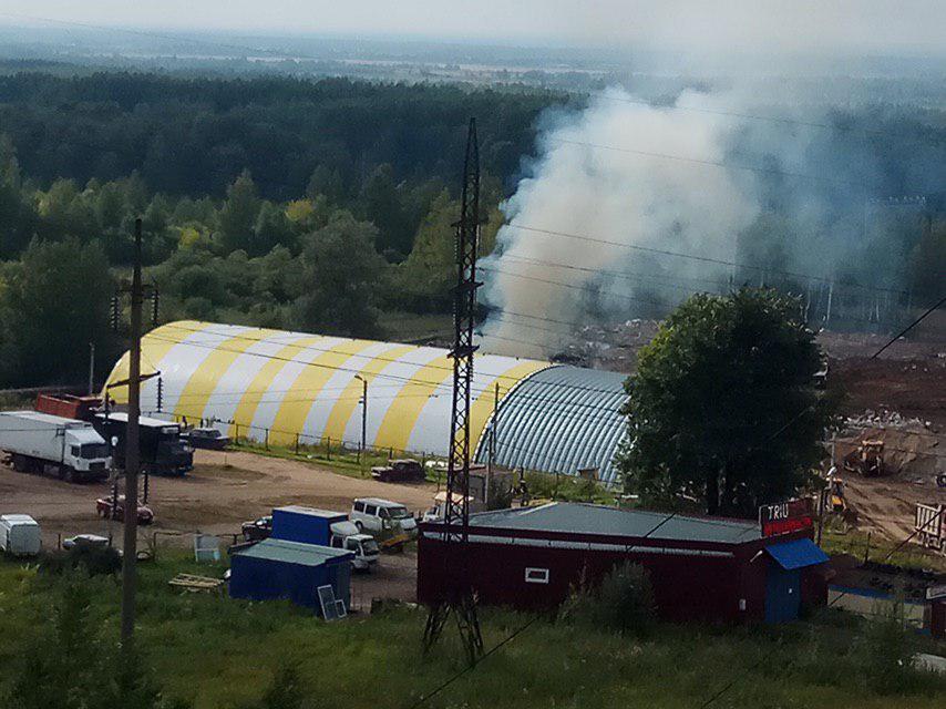 В Ярославле горела свалка строительного мусора возле ЮЗОД