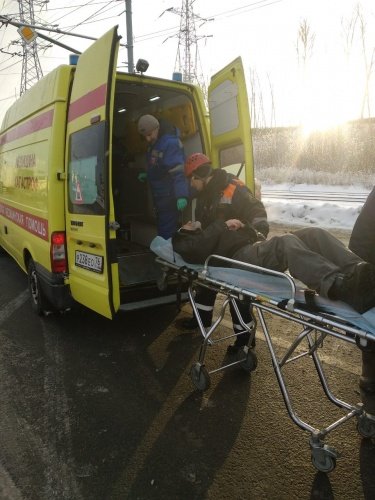 Ярославские спасатели достали водителя из салона «Девятки», столкнувшейся с «Нивой» на Тутаевском шоссе