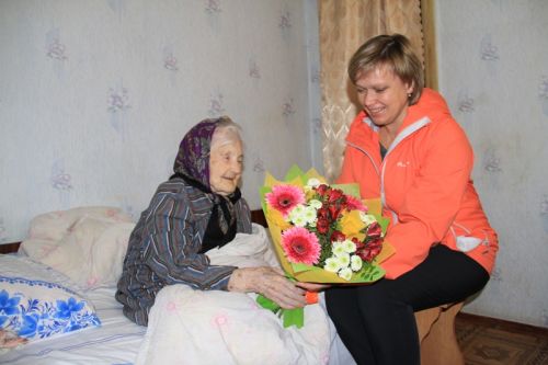В Рыбинске ветерану ВОВ Елене Богомоловой исполнилось 100 лет 