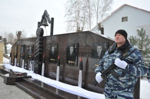 В Ярославле открыли мемориал сотрудникам ОМОН и СОБР, погибшим при исполнении служебного долга