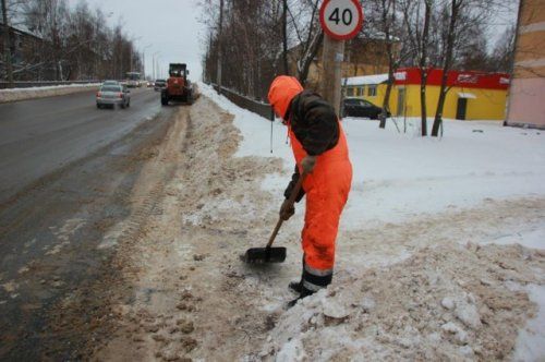 В Ярославле «депутатский патруль» проверил качество уборки трамвайных переездов и путепроводов