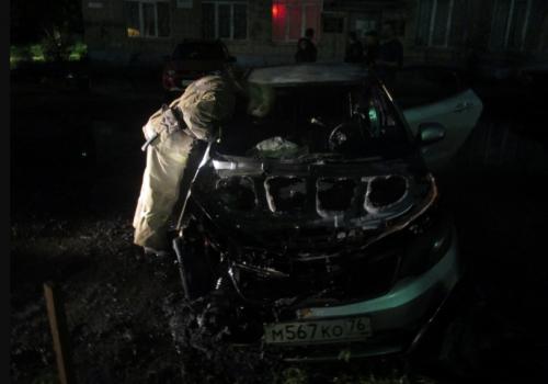 Ночью в Ярославле сгорели два автомобиля 