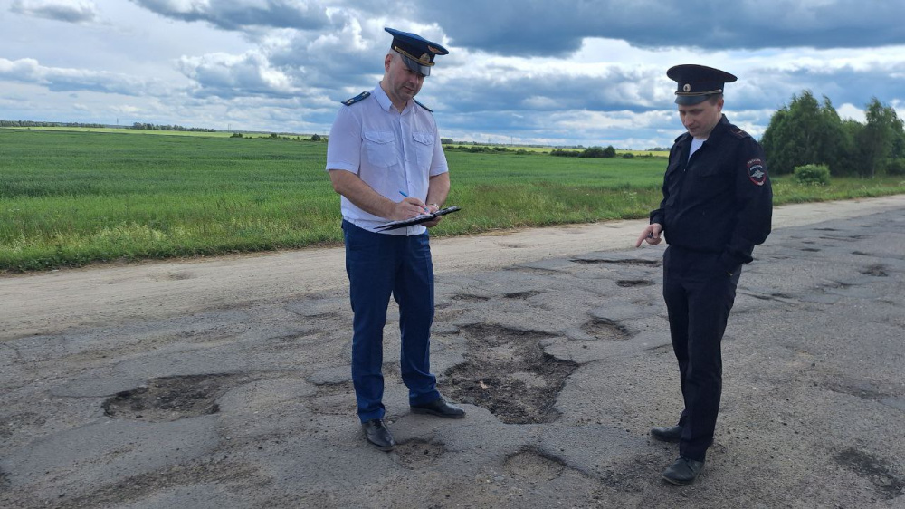 Ярославская прокуратура проверяет состояние дорог после обращения директора сельской школы