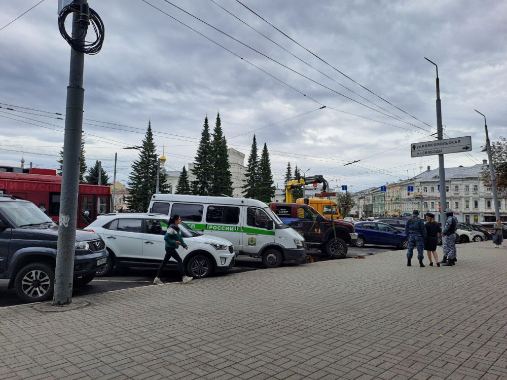 В центре Ярославля арестовали иномарку владельца базы отдыха, задолжавшего миллионы