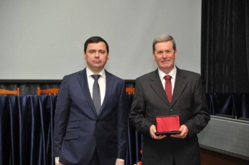 Дмитрий Миронов вручил награды сотрудникам НПО «Сатурн»