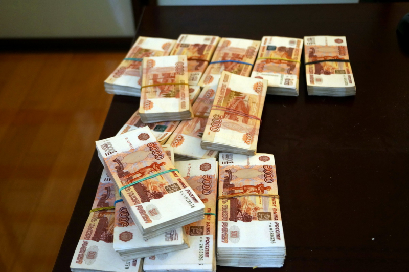 Три жителя Ярославля промышляли незаконной банковской деятельностью и заработали 17 миллионов рублей