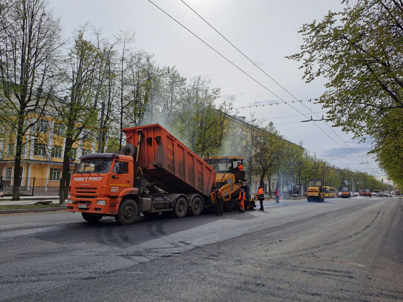 В Ярославле начали укладывать асфальт на улице Свободы | 07.05.24 | Яркуб