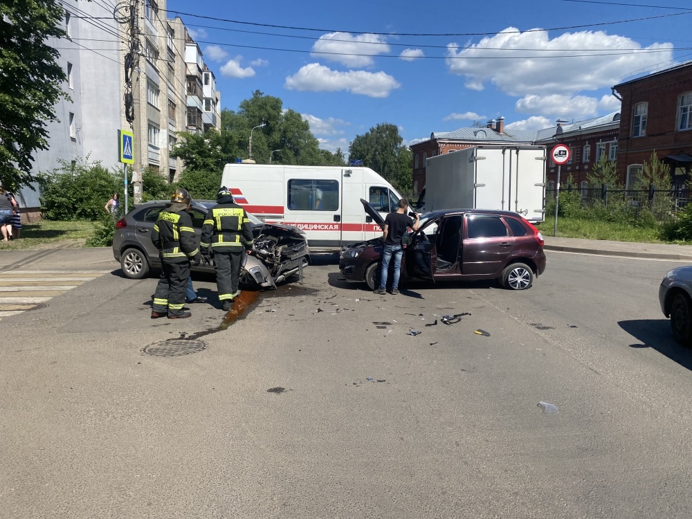 В Ярославле произошло ДТП с пострадавшим