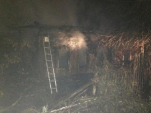 В Рыбинске сгорел нежилой дом: погиб человек 