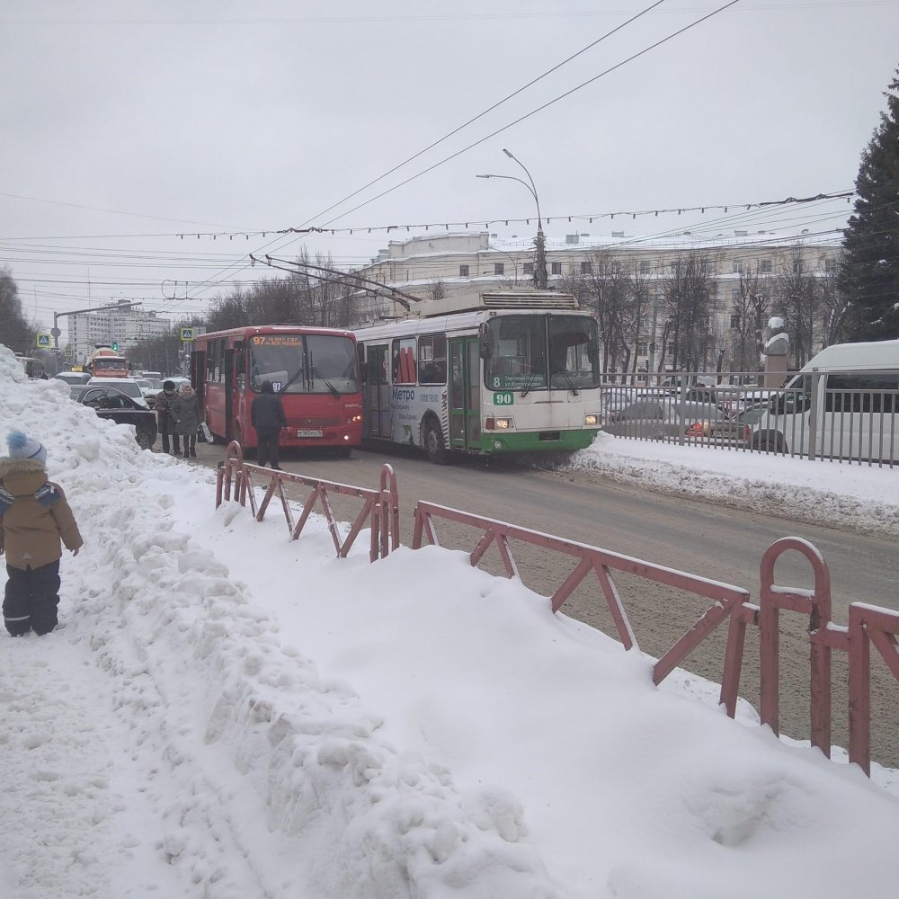 В центре Ярославля произошло ДТП с участием маршрутки
