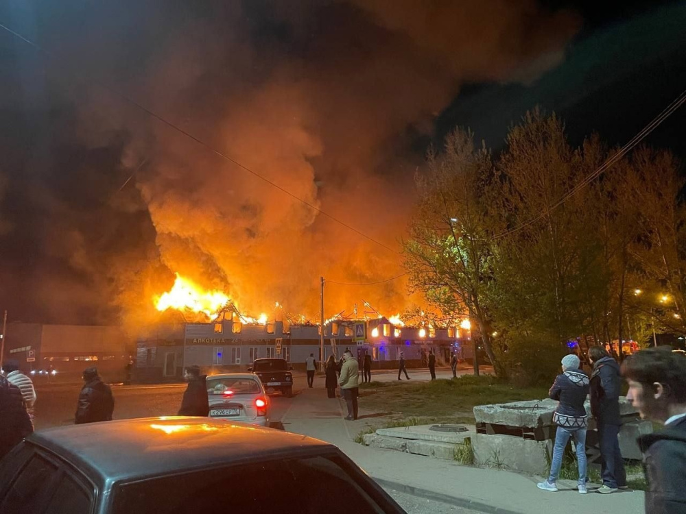 «Надо аккуратнее мясо жарить»: в Ростове случился крупный пожар в ресторане