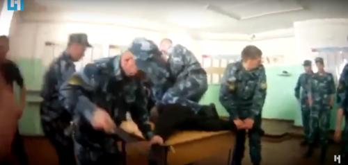 «Новая газета» опубликовала видео избиения заключенного в ярославской ИК-1