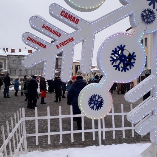В Рыбинске установили «Самую большую снежинку в России»