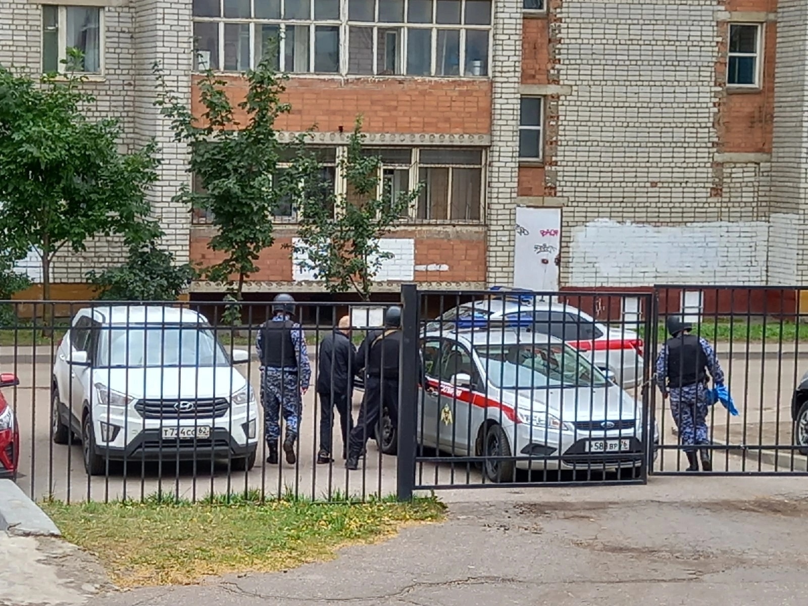 В Ярославле задержали мужчину, который проник в школу: комментарии полиции и департамента образования