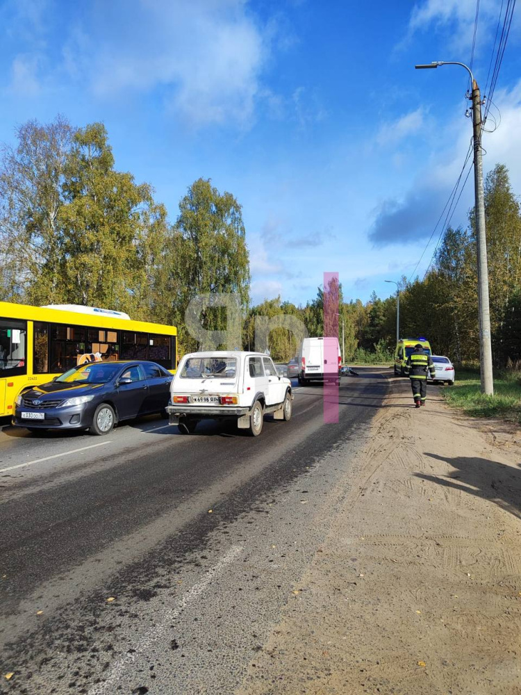 В Ярославле столкнулись автобус и мотоцикл