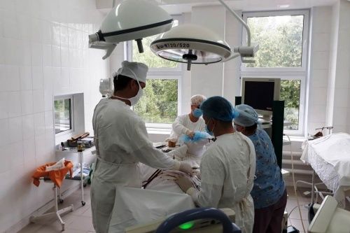 Ярославские хирурги научились в Москве по-новому удалять грыжи
