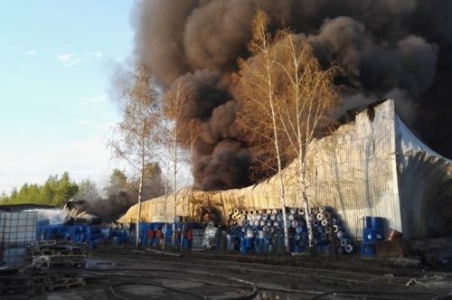 Следственный комитет начал доследственную проверку по факту обнаружения тела погибшего при пожаре на лакокрасочном складе в Ярославле