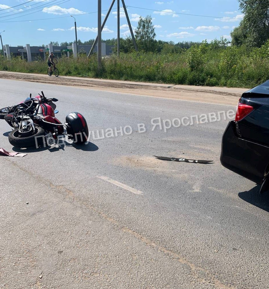 В Ярославле в ДТП у Норского пострадал мотоциклист