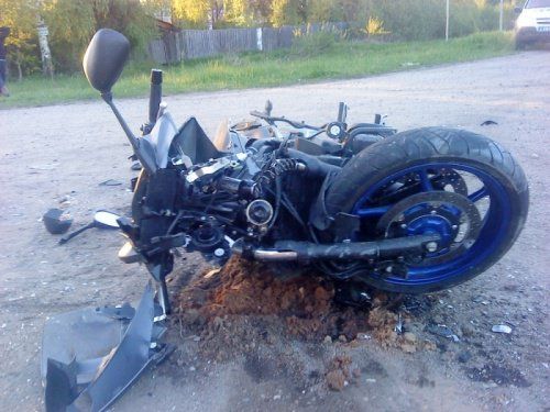 В Угличском районе столкнулись автомобиль и мотоцикл: пострадали 4 человека 