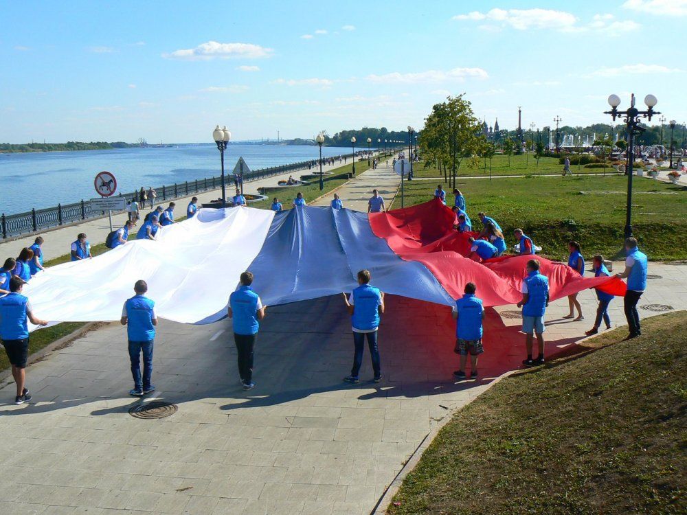 День флага России отпраздновали в Ярославле
