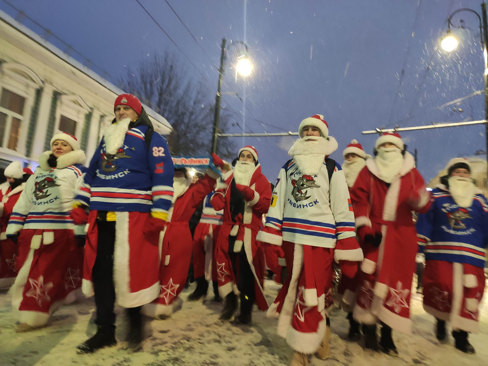 В «НаШествии Дедов Морозов» в Рыбинске приняли участие почти восемь тысяч человек