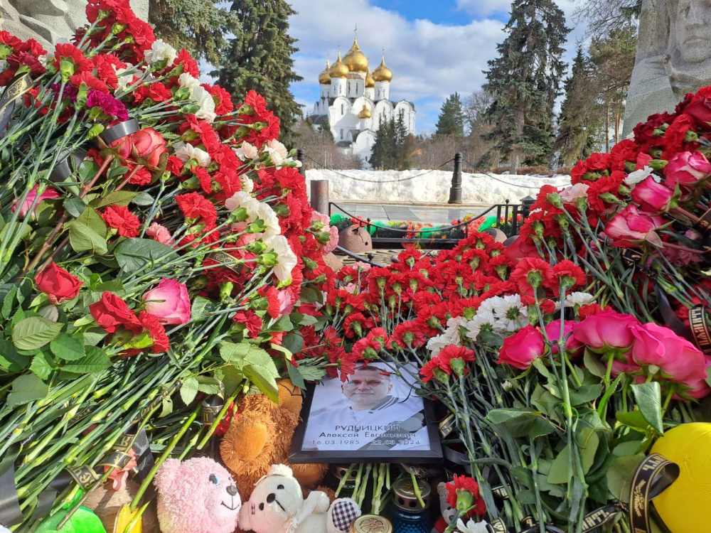 «В памяти осталась его добрая улыбка»: ярославский министр поделился воспоминаниями о знакомстве с хоккеистом, погибшим при теракте в Подмосковье