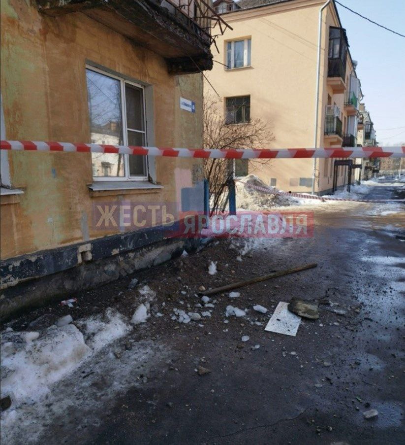 В Ярославле в многоквартирном доме обвалилась балконная плита