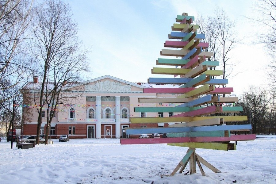 Новогодний арт-объект: в Рыбинске установили необычную елку