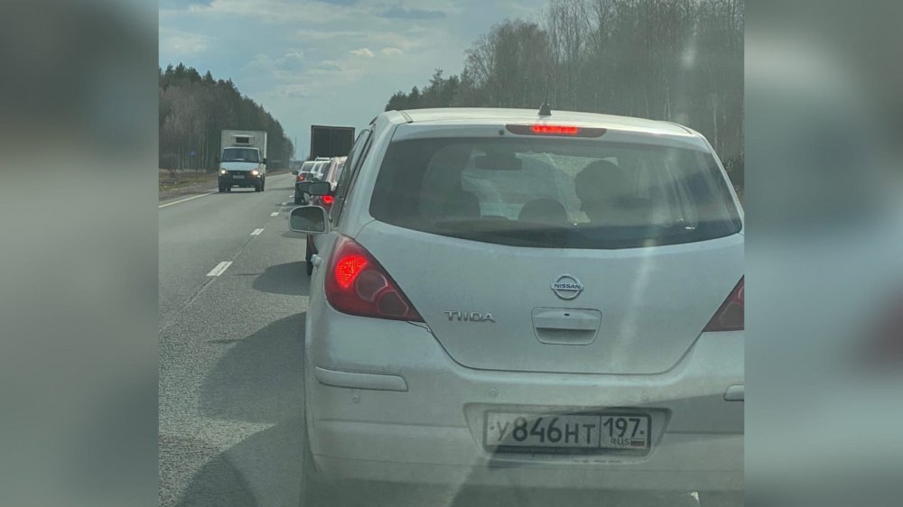 «Стояли больше двух часов»: ярославцы жалуются на километровую пробку до Туношны