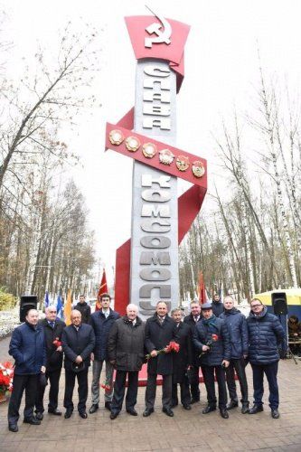 В Ярославле открыли стелу в честь 100-летнего юбилея ВЛКСМ 