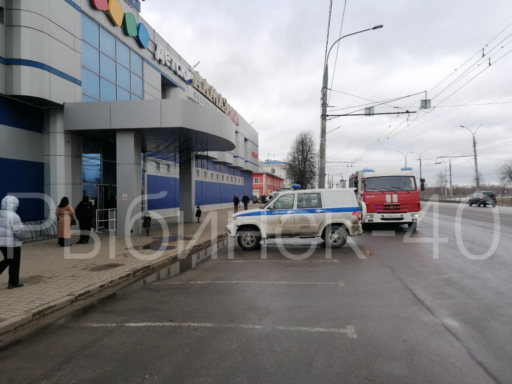 В Ярославской области эвакуировали торговый центр