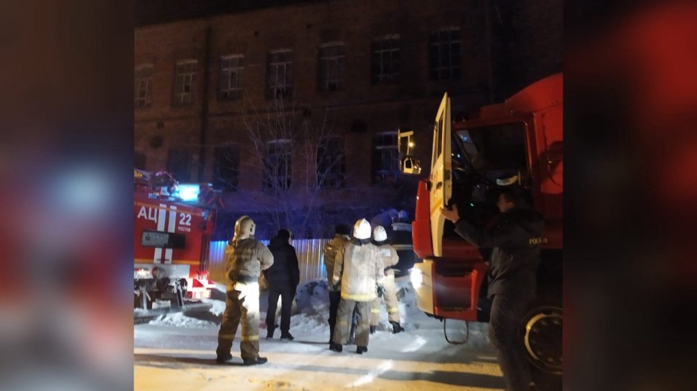 В Ярославской области вспыхнуло здание торгового центра
