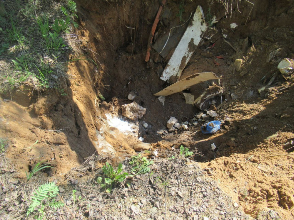 В Некрасовском районе обнаружена опасная свалка отходов