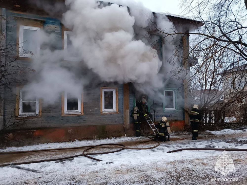 В Ярославской области из горящего дома эвакуировали 13 детей