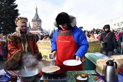 Мэр Ярославля распорядился напечь побольше блинов на Масленицу
