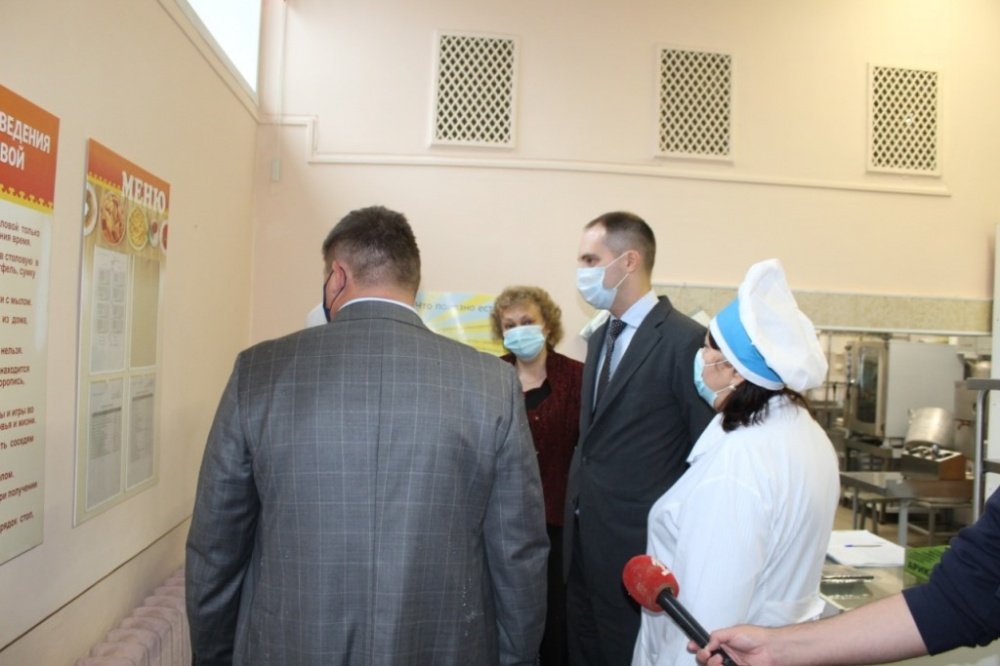 Правительство региона проверило организацию процесса обучения и питания детей в одной из школ Ярославля