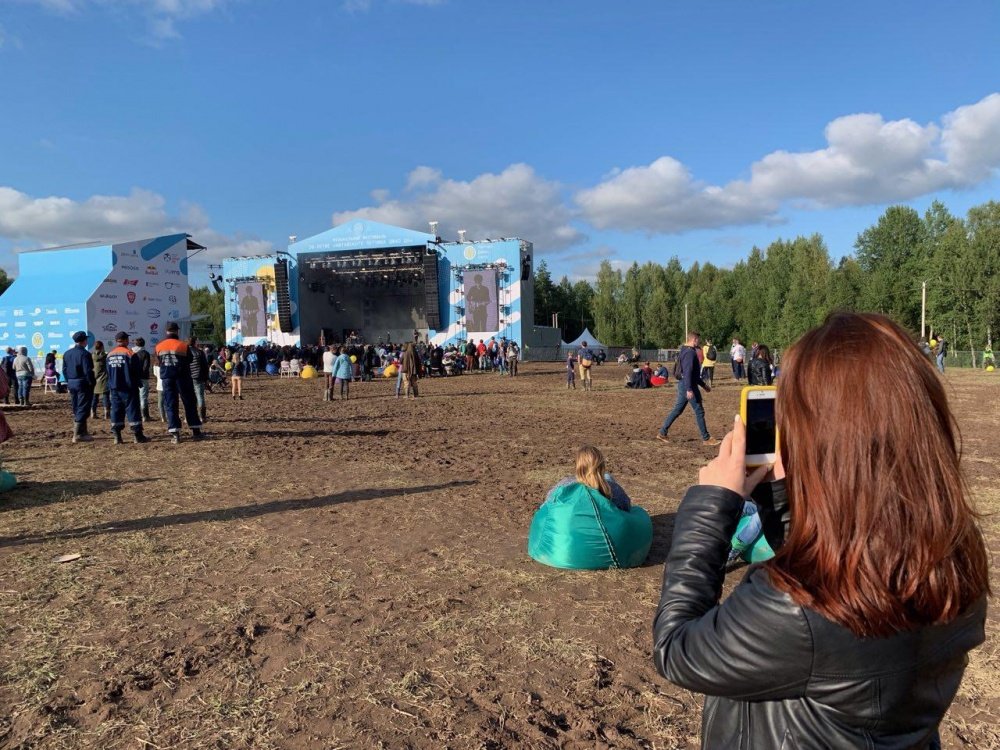 Дебютный фестиваль «Летчик. Дача. Лето» собрал под Переславлем семь тысяч гостей. Как это было и в чем организаторы нашли плюсы дождя