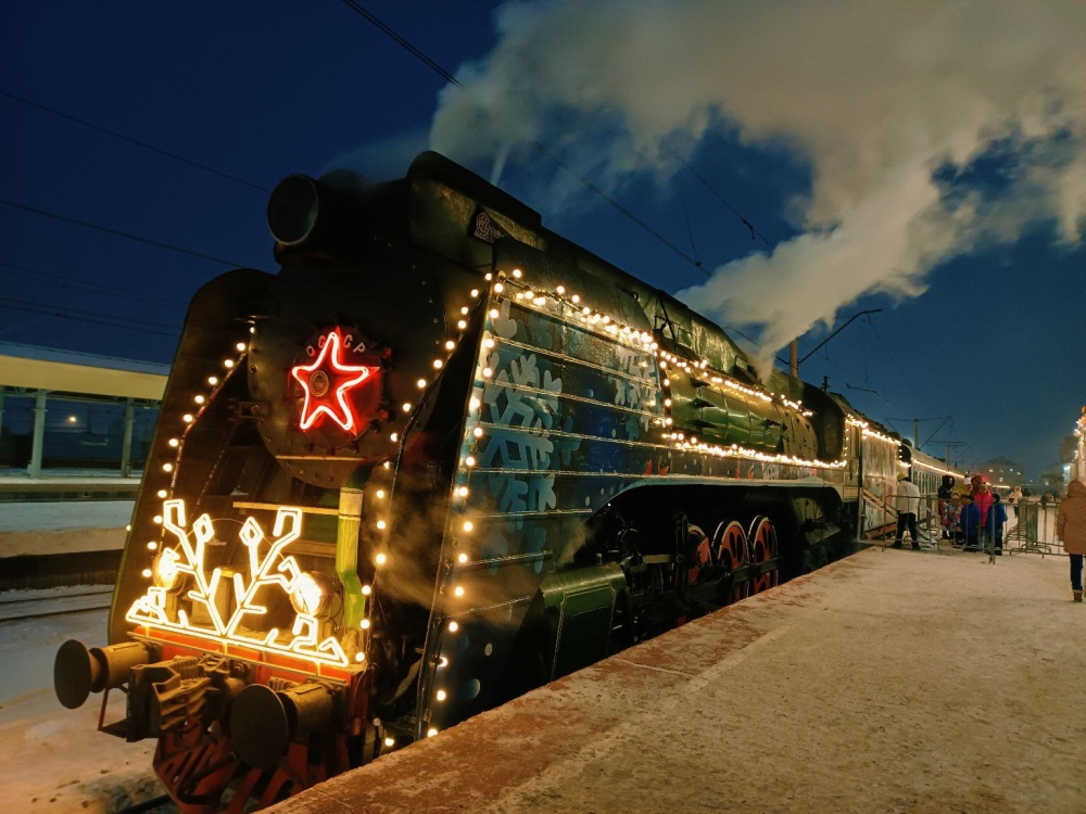 «Это настоящее путешествие в сказку для детей»: что увидели ярославцы в поезде Деда Мороза