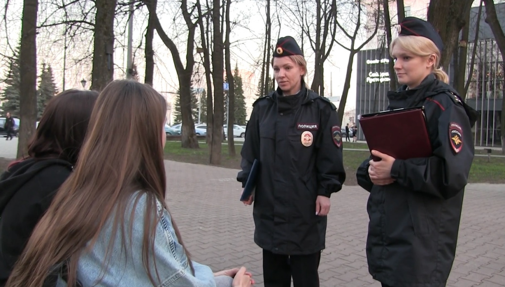В центре Ярославля полицейские задержали 50 пьяных подростков