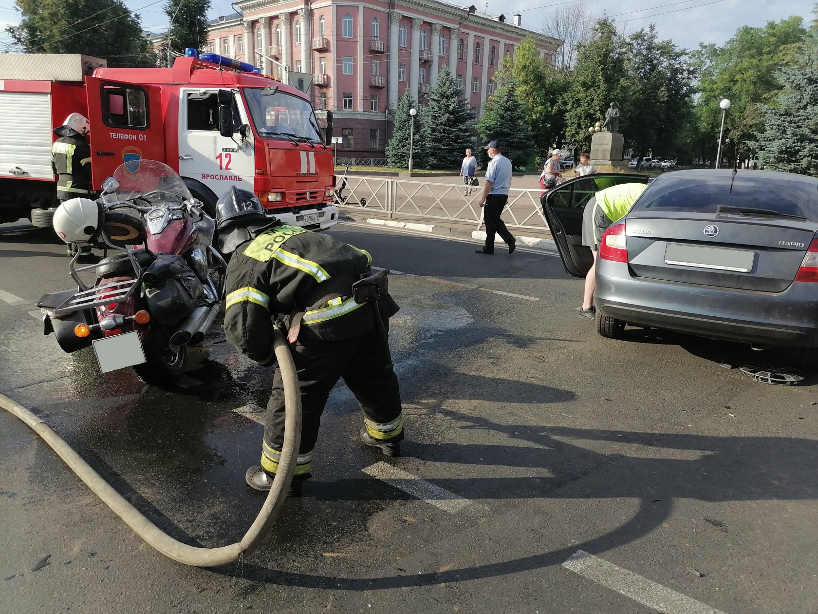 Есть пострадавшие: в центре Ярославля столкнулись легковушка и мотоцикл |  18.07.21 | Яркуб