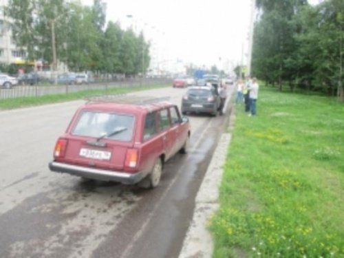 В Заволжском районе Ярославля дорогу не поделили два автомобиля 